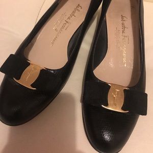 Salvatore Ferragamo women pumps - Black